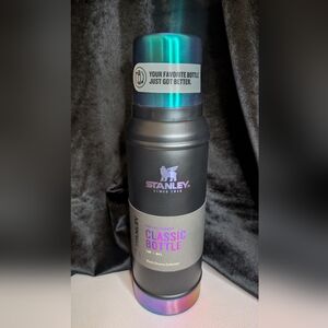 Stanley Black Chroma Collection Classic Bottle 1 Qt New Thermos No Dents
